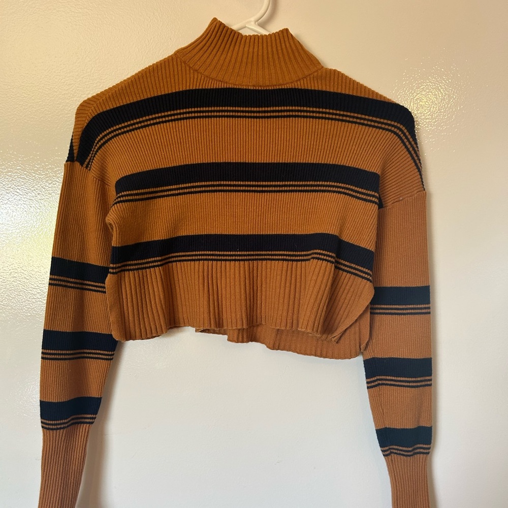 Arizona Jean Co Cropped Sweater